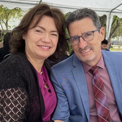 Pastor Agostino Misuraca (Derecha) y su esposa Marlene (Izquierda).